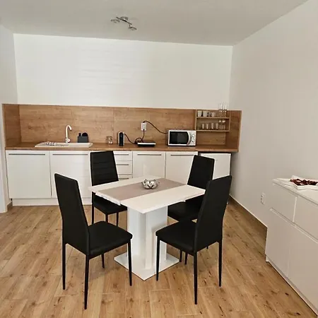 Kolokan Apartmanhaz Gazde/Camere de închiriat *